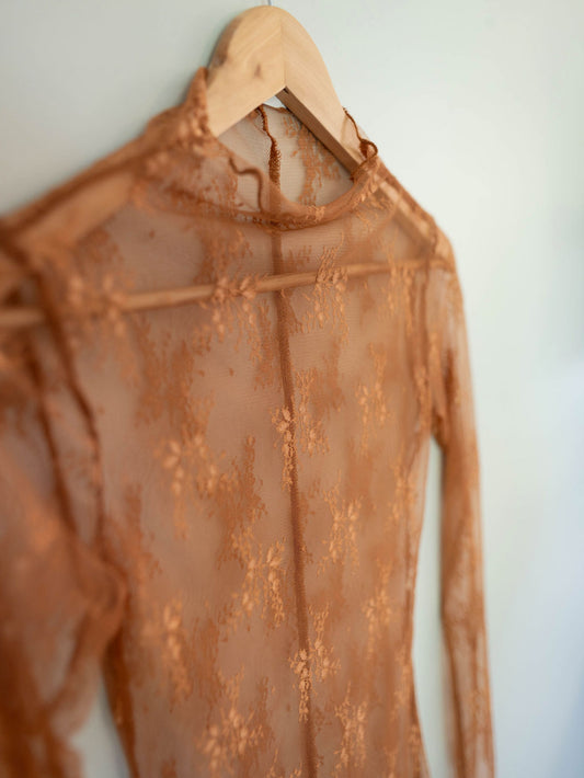 The Charming Lace Piece